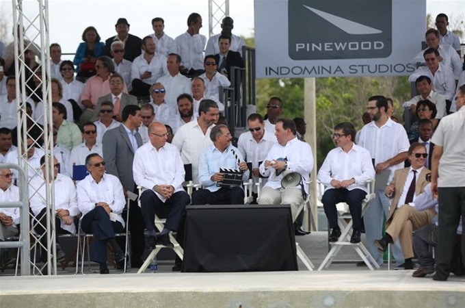 el-presidente-medina-pone-en-operaciones-el-water-tank-en-moderno-estudio-cinematográfico-felipe-vicini