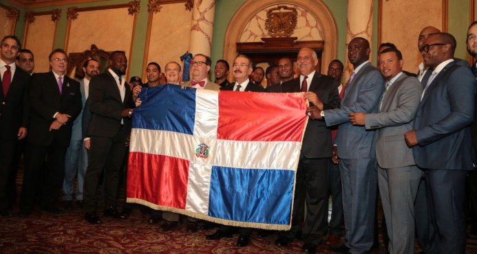 Danilo Medina pide al Escogido la corona 20 de la Serie del Caribe