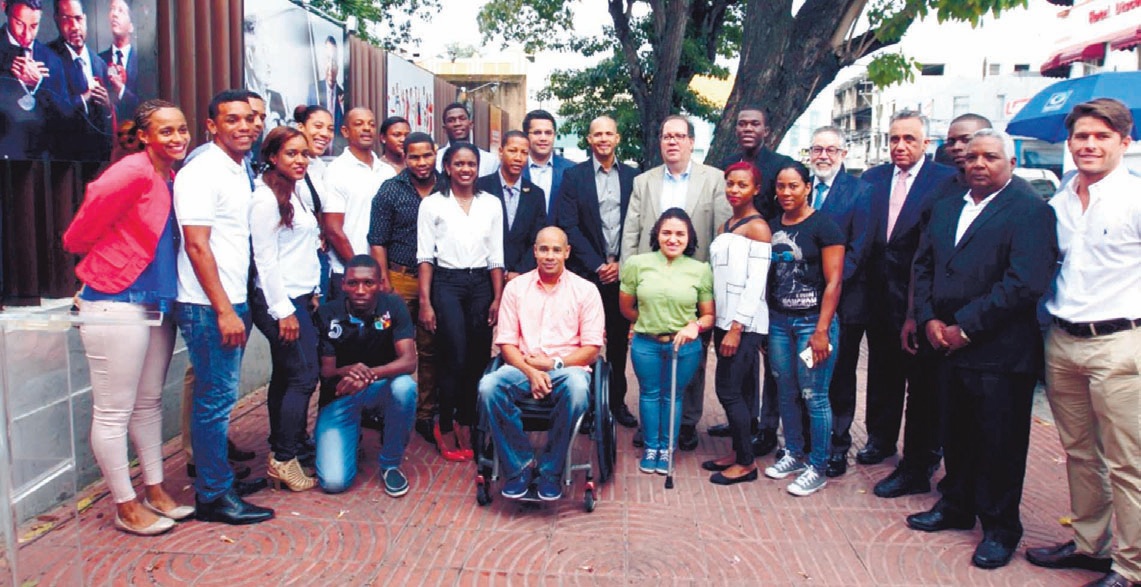 Inicia abre una exposición fotográfica de atletas ganadores de medallas - Felipe Vicini